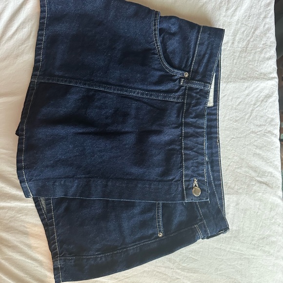 👖 ZARA Dark Wash Denim Skort-Style Shorts (Size M) - Picture 1 of 6